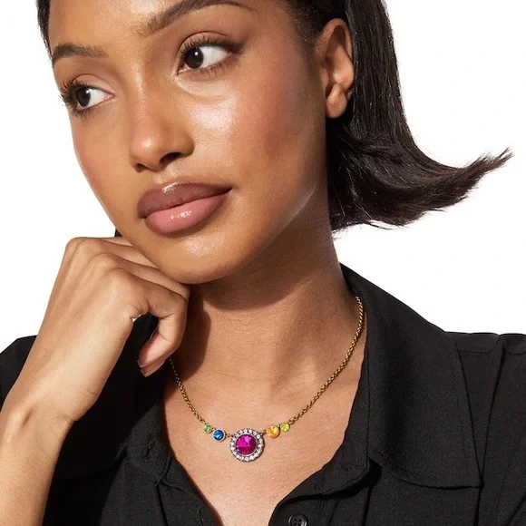 Kurt Geiger London Octavia Vintage Crystal with Frame Pendant Necklace - Picture 3 of 11